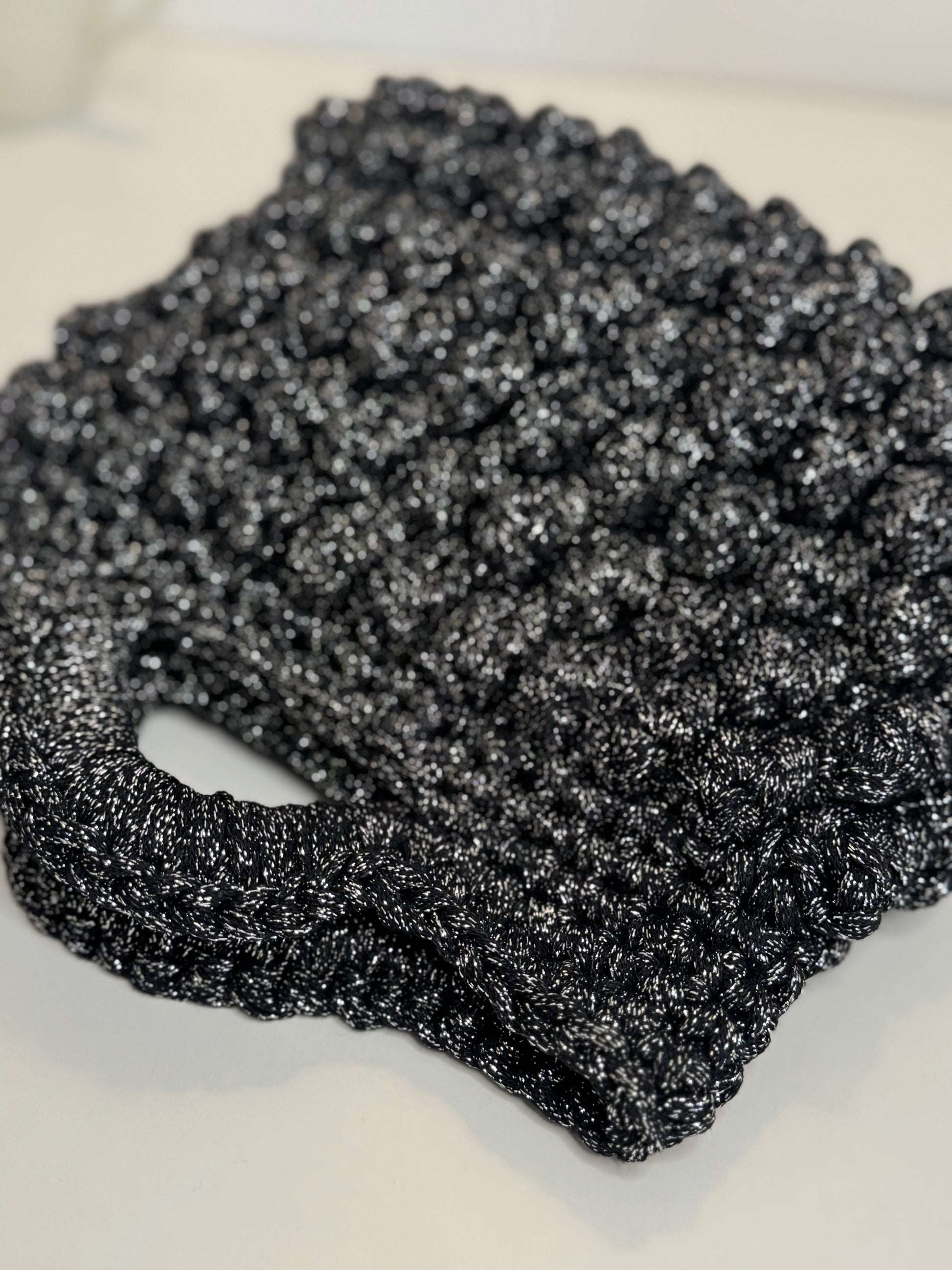 bolso Venecia Black Sparkle negro artesanal con lurex plateado Nodo Accesorios