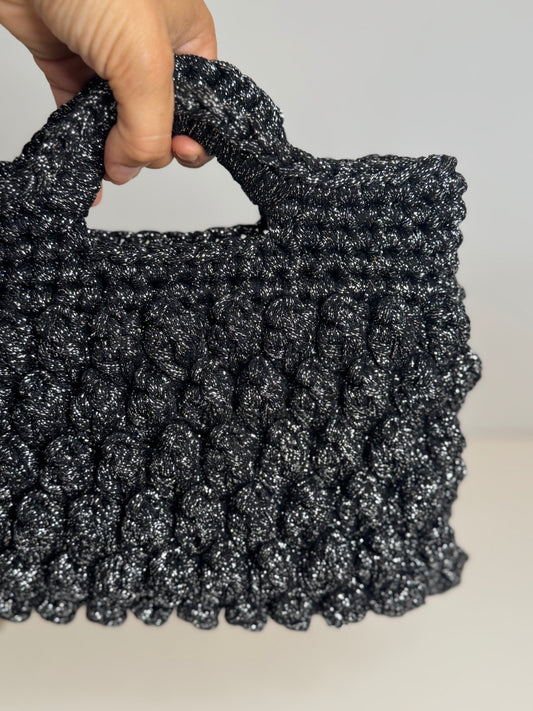 clutch negro brillo hecho a mano trapillo reciclado elegante fiesta